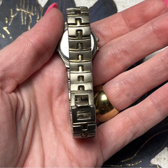 Vintage Anne Klein Gold and Silver Tone Metal Classic Wrist Watch D1 - Picture 3 of 8